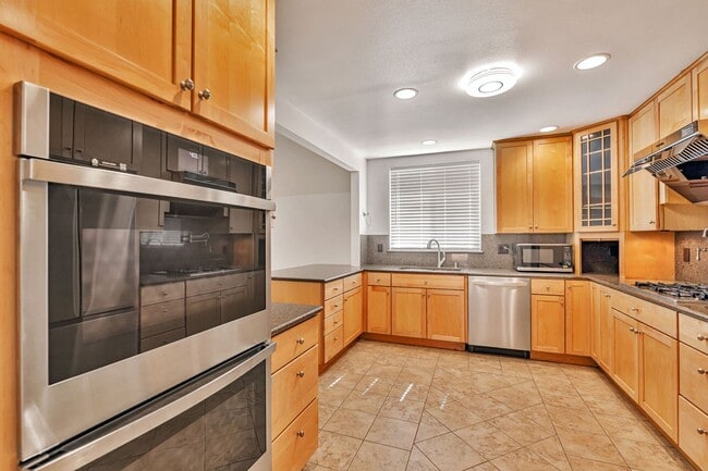 Photo - 2125 Walnut Grove Ave