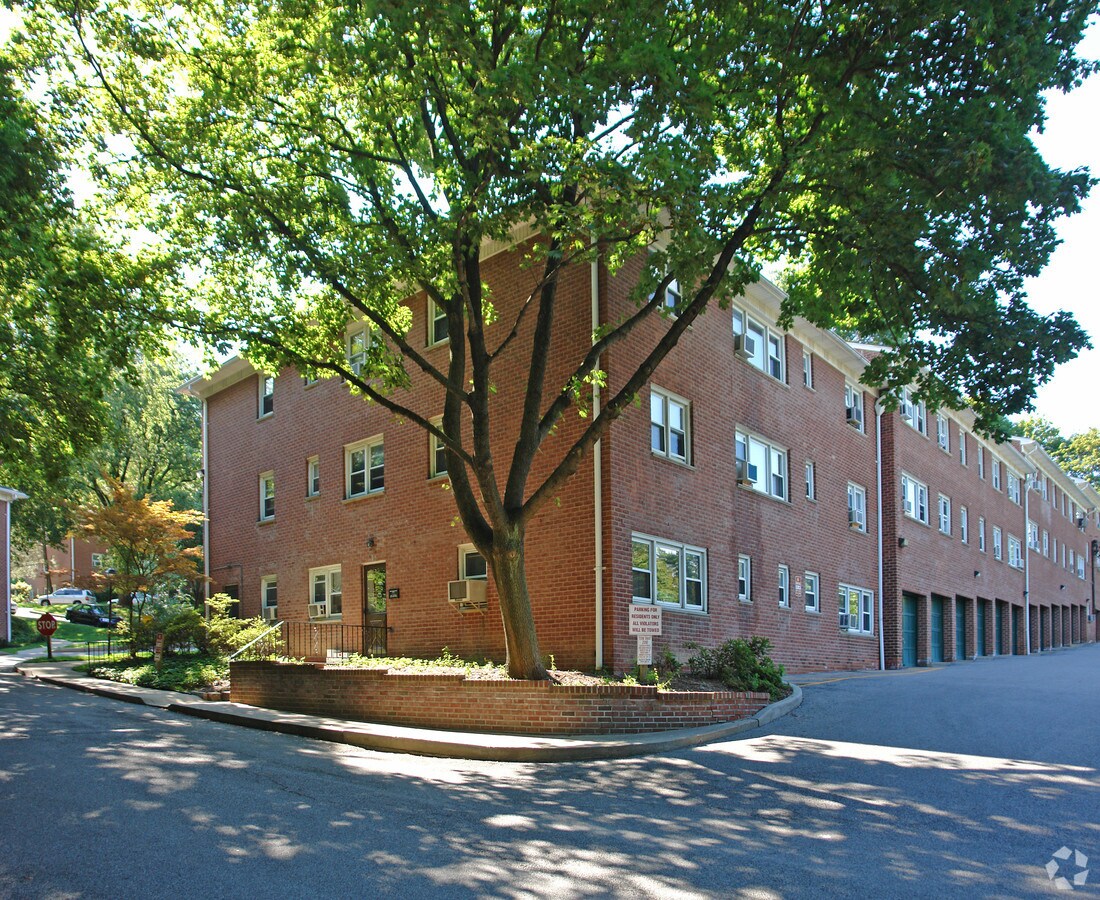 Photo - Woodbrook Gardens