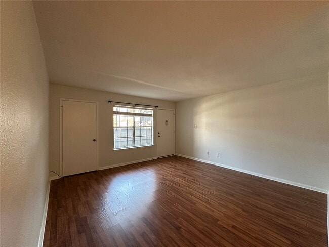 Photo - 2350 Bering Dr Unidad 131