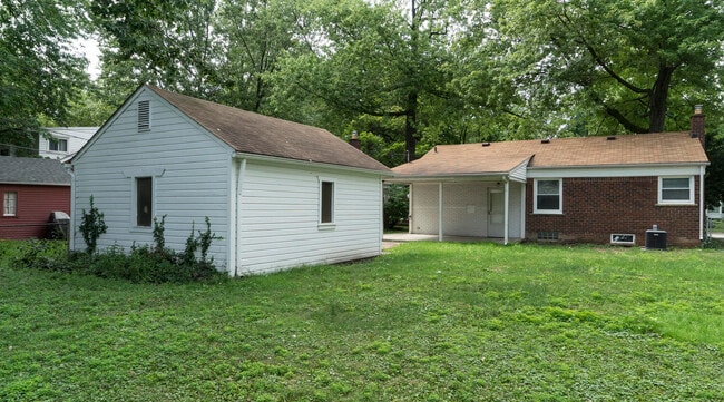 Photo - 2631 Woodside St