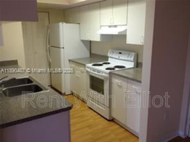 Building Photo - 470 S Park Rd