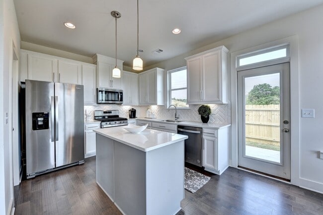 Photo - 108 Auburn Gate Ln