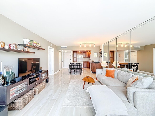 Photo - 2741 Taft St Unit 307