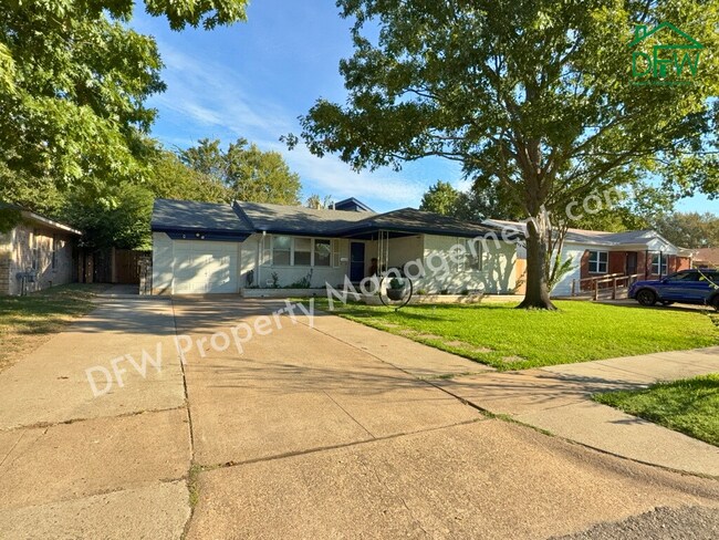 Photo - Charming 3-Bedroom Home with Sunroom & Spacious Backyard in Irving!