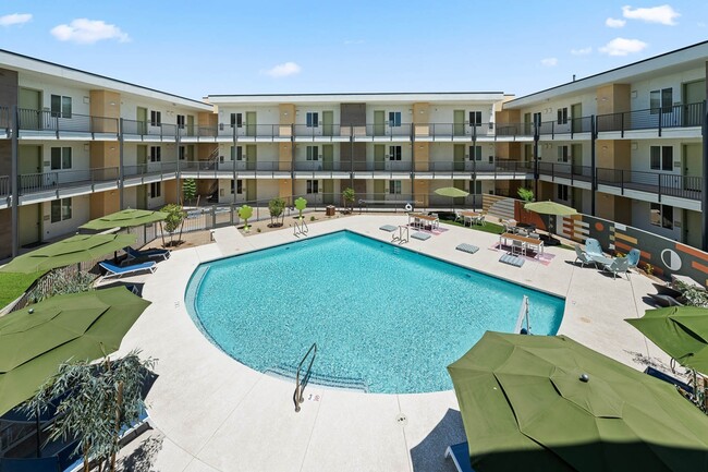 Photo - Cabana Bullard Apartments