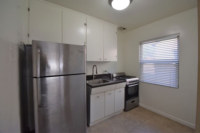 Photo - 605-609 North Hollywood Way Unit 605-A