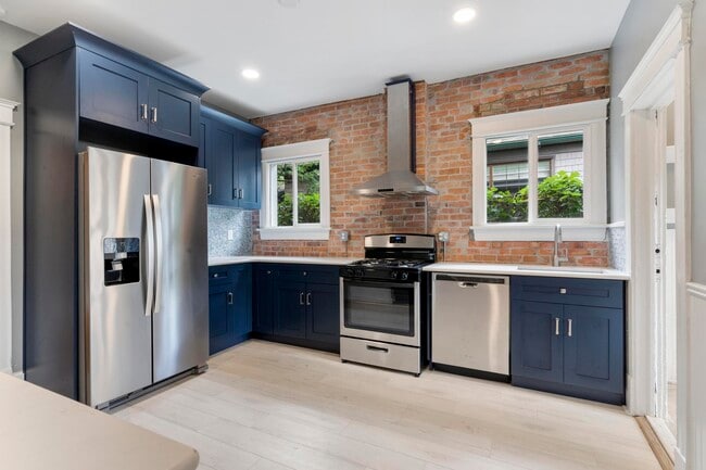 Photo - 233 N El Paso St