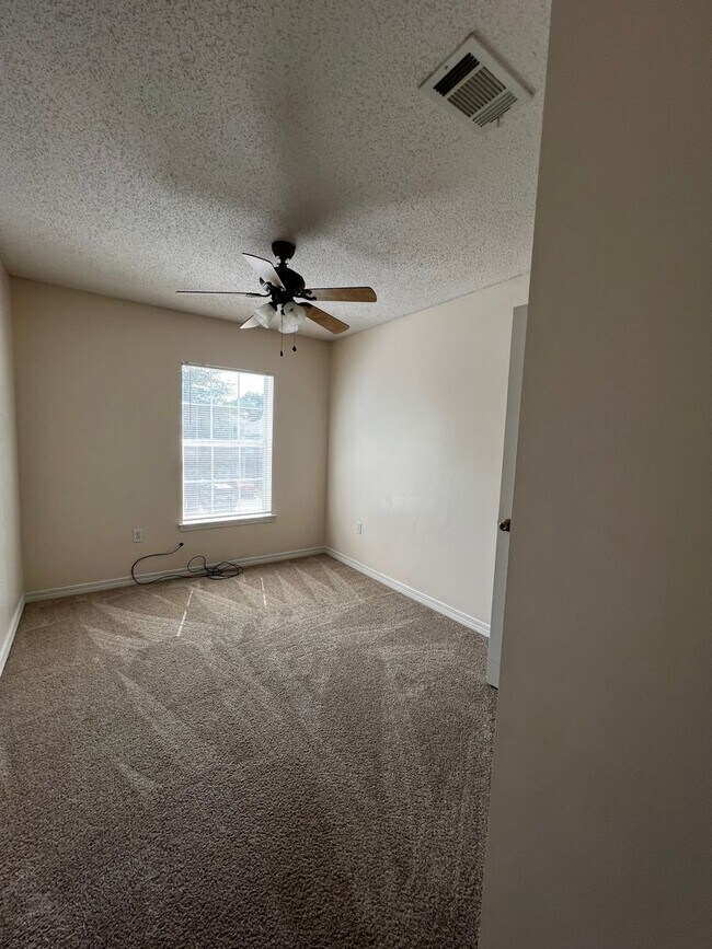 Photo - 202 Johnson Ct