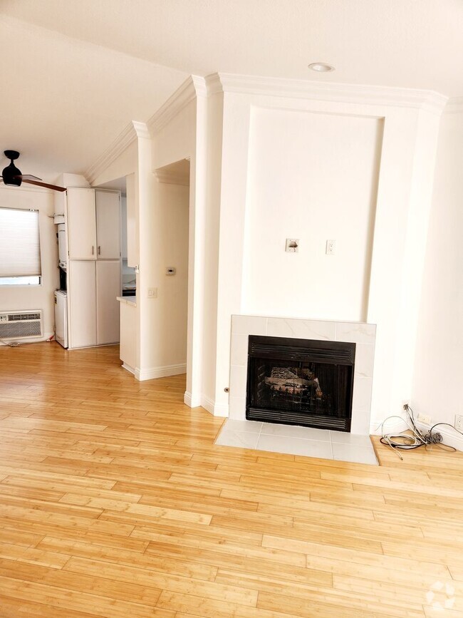 Building Photo - North Park 2bed 2bath, wood flooring, upst... Rental