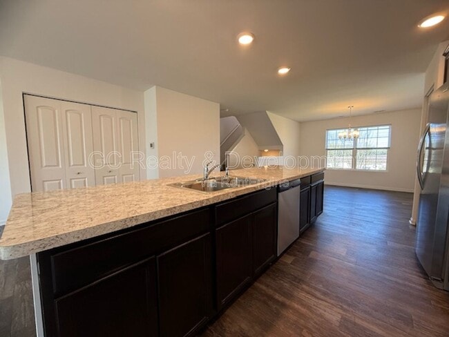 Photo - 2372 Upland Rd