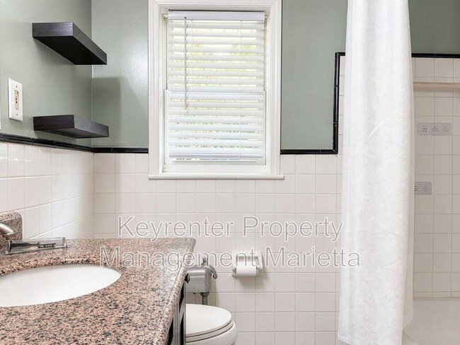 Photo - 725 McBurnette Rd N E