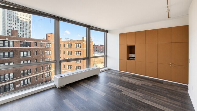 Photo - 2400 N Lakeview Ave Unit 614-15