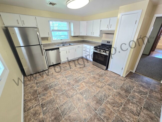 Building Photo - 8059 27th Ave Unit Upper Rental