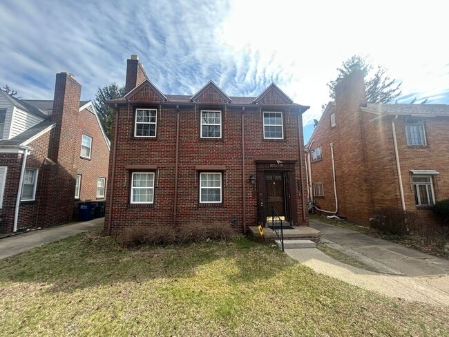 Building Photo - 2734 Powhattan Pkwy Unit Upper