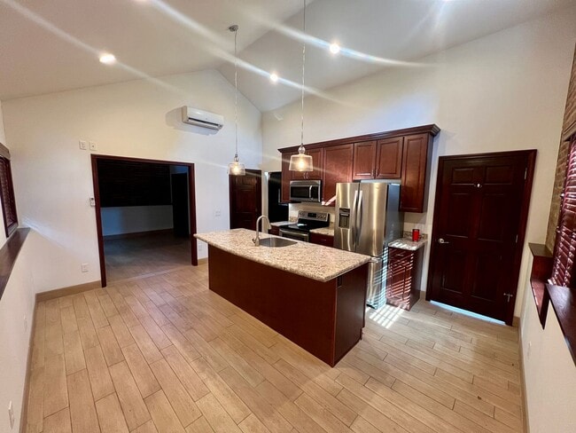 Building Photo - 104 Linwood Ave Unit 102 (Carriage House)