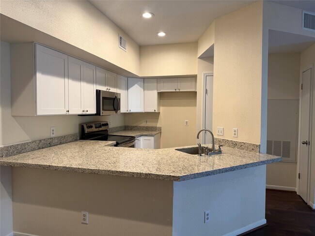 Photo - 2121 El Paseo St