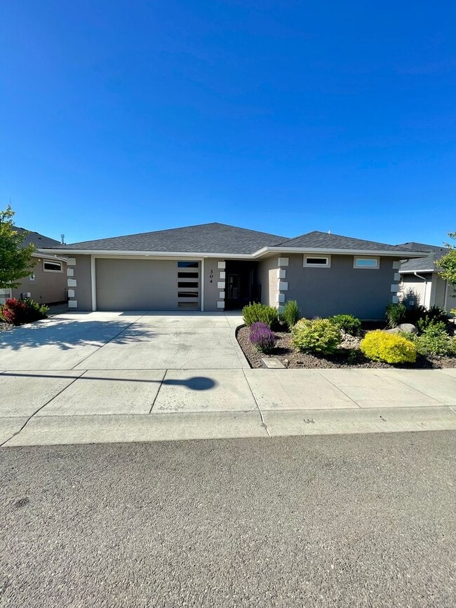 Building Photo - Flexible Living in North Ellensburg