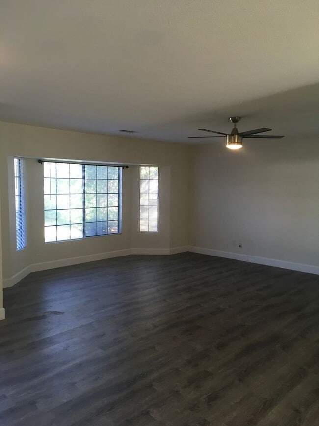 2325 Candlewood Dr