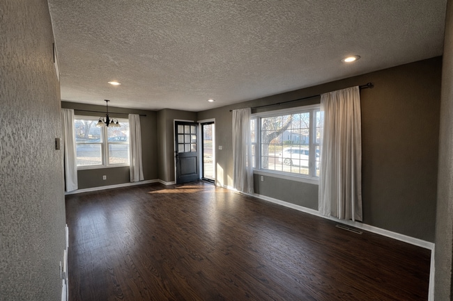 Photo - SEE IT NOW: Charming Home with Spacious Living, Modern Kitchen & Private Driveway in Overland Park!