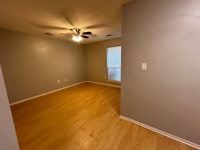 Photo - 2316-2318 N Raven Ln