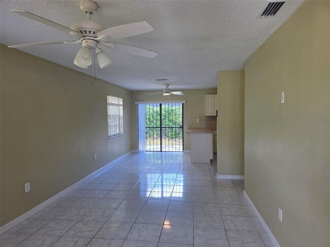 Photo - 309 NE 169th St