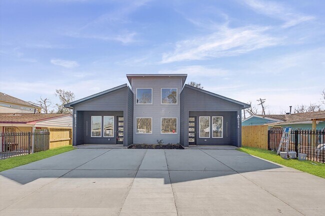 Photo - 5034 Pershing St