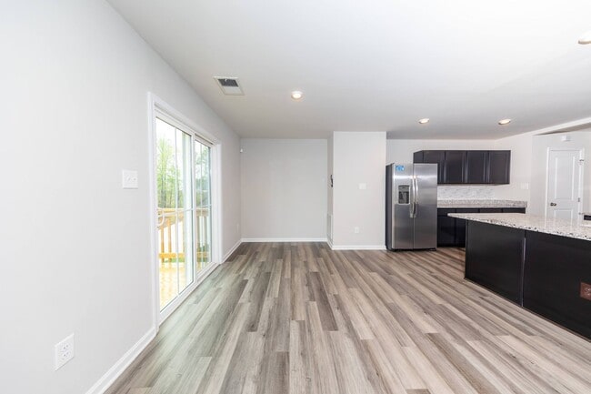 Photo - 1005 Marquis Pkwy