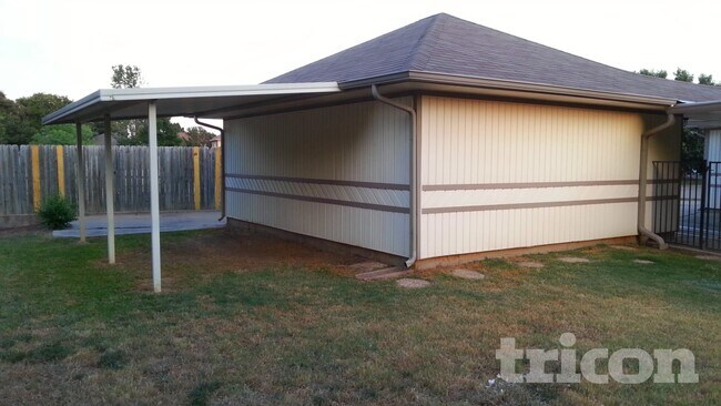 Photo - 2758 Briar Hill Dr