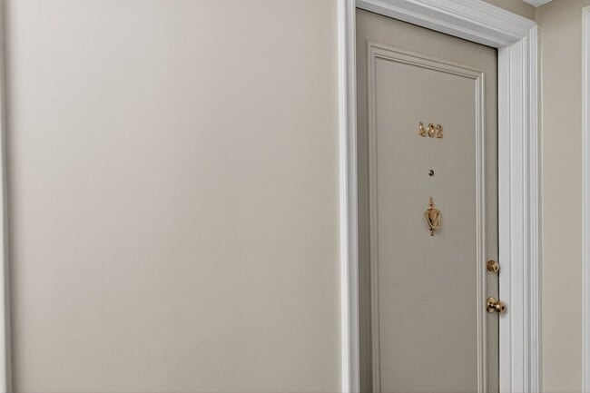 Photo - 2100 19th St NW