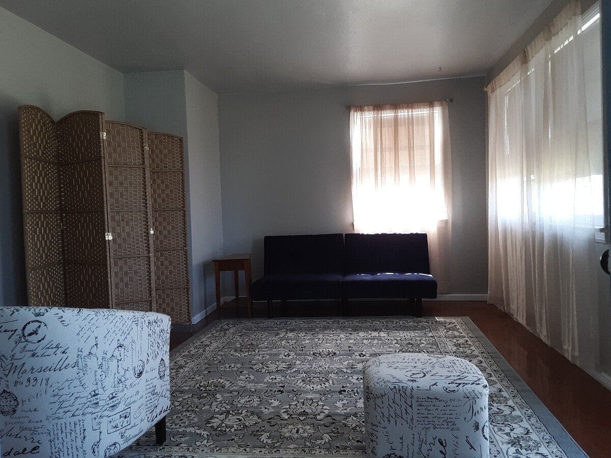 Largest sleeping area / BedroomSleeping area - 363 Hargrave St Unit Guesthouse