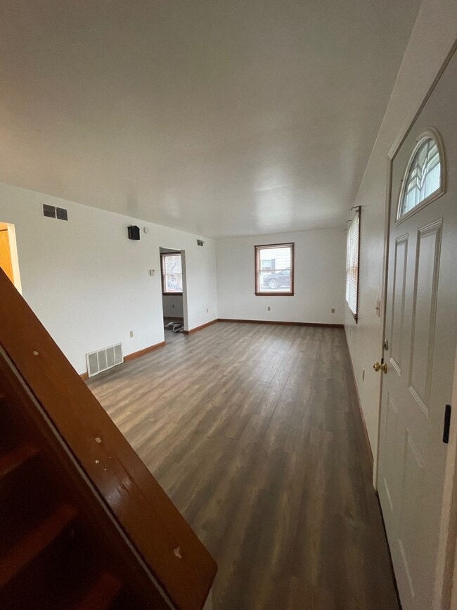 Photo - 677 Owsley St