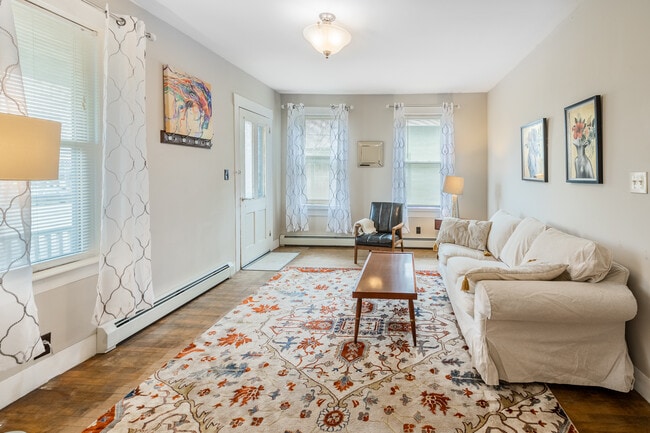 3 Lareau Ct Unidad Downstairs