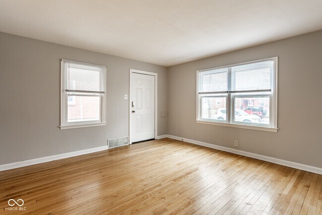 Photo - 6147 Broadway St