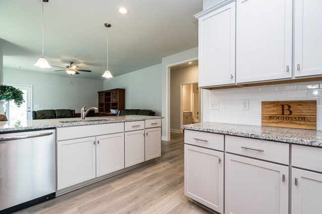 Photo - 105 Boomer St