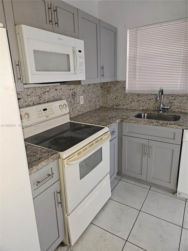 Photo - 2041 NW 81st Ave Unidad 411