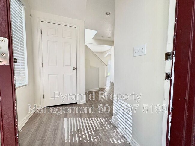 Photo - 1553 Vivante Way