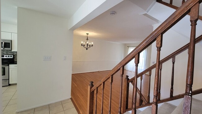 Photo - Beautiful 3 Bed, 3.5 Bath Brick Townhouse ...