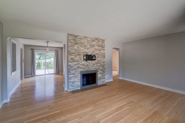 Photo - 5212 Midmoor Rd