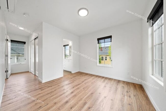 Photo - Modern Three-Story Townhouse in Hosford-Abernethy - W/S/G Included & Pet Friendly!