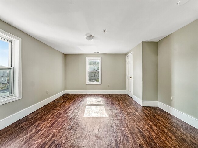 Building Photo - 128 Mt Washington St Rental