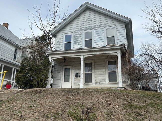 Building Photo - ET1608 E 12th St Unit 1608 1/2