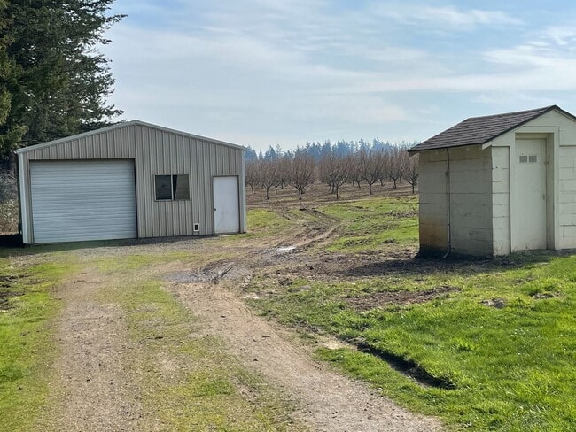 Photo - 9945 SE Wallace Rd