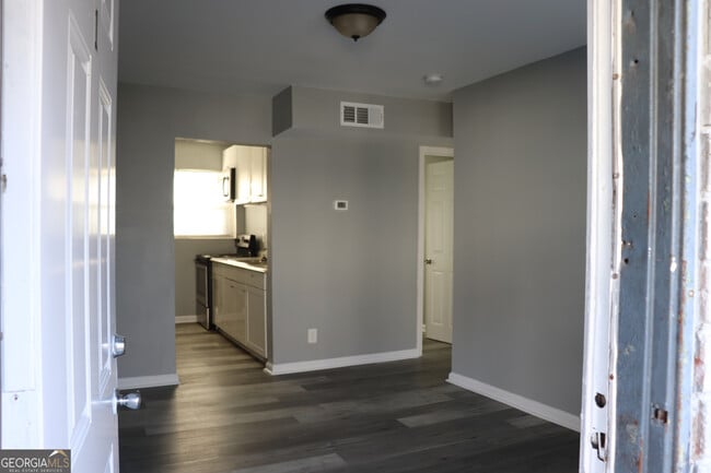 Building Photo - 740 Cooper St SW