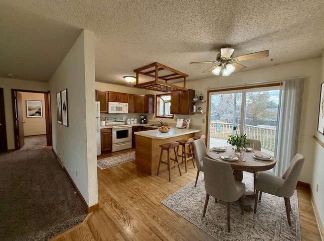 Building Photo - Large 4 Bedroom/2 Bath Bi-Level Home with attached 2 Car Garage in North Loveland