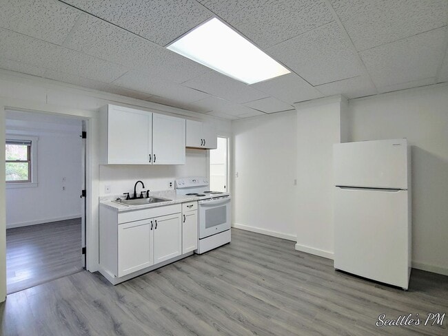 Photo - 258 E Newton St Unit Apt 1