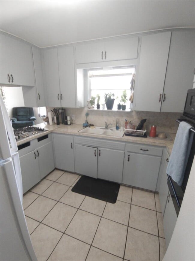 Photo - 1616 Glencrest Dr