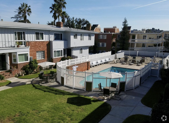 Building Photo - Los Feliz Arms Rental