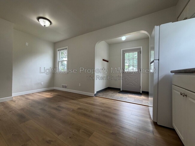 Photo - 816 Webster St NW