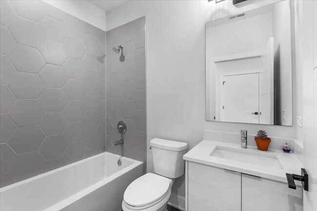 Photo - 35 S Hoyne Ave Unit 2C