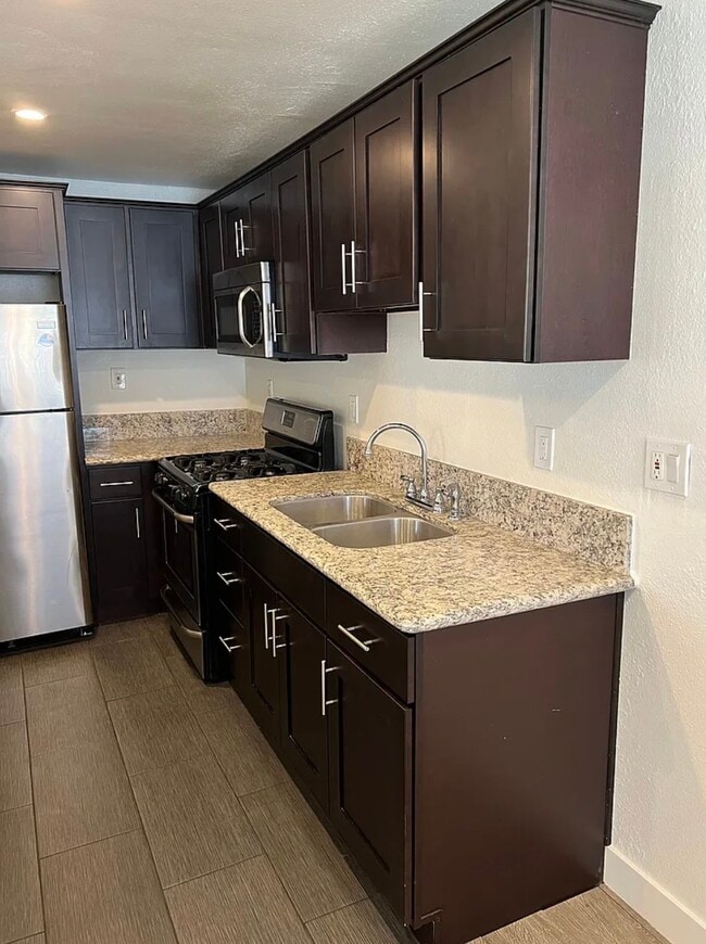 Photo - 5912 Willoughby Ave